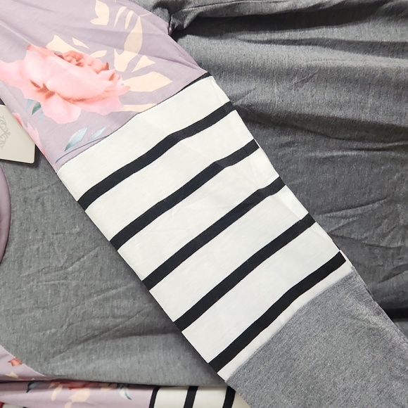 XL Gray shirt with fun sleeves - Picture 2 of 2